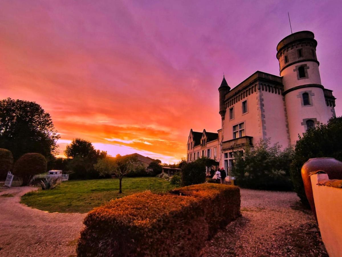 Chateau De Villeneuve - Montolieu Esterno foto