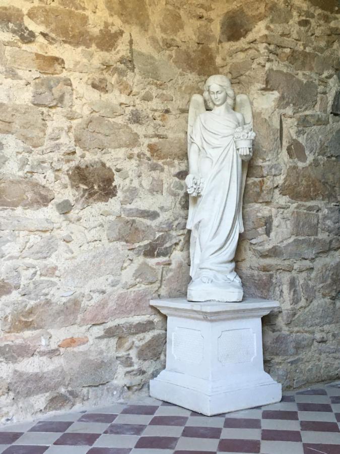 Chateau De Villeneuve - Montolieu Esterno foto