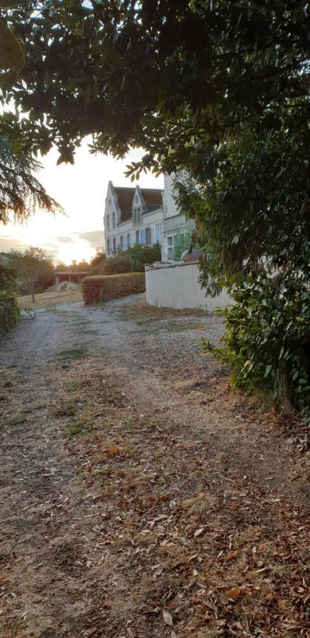 Chateau De Villeneuve - Montolieu Esterno foto