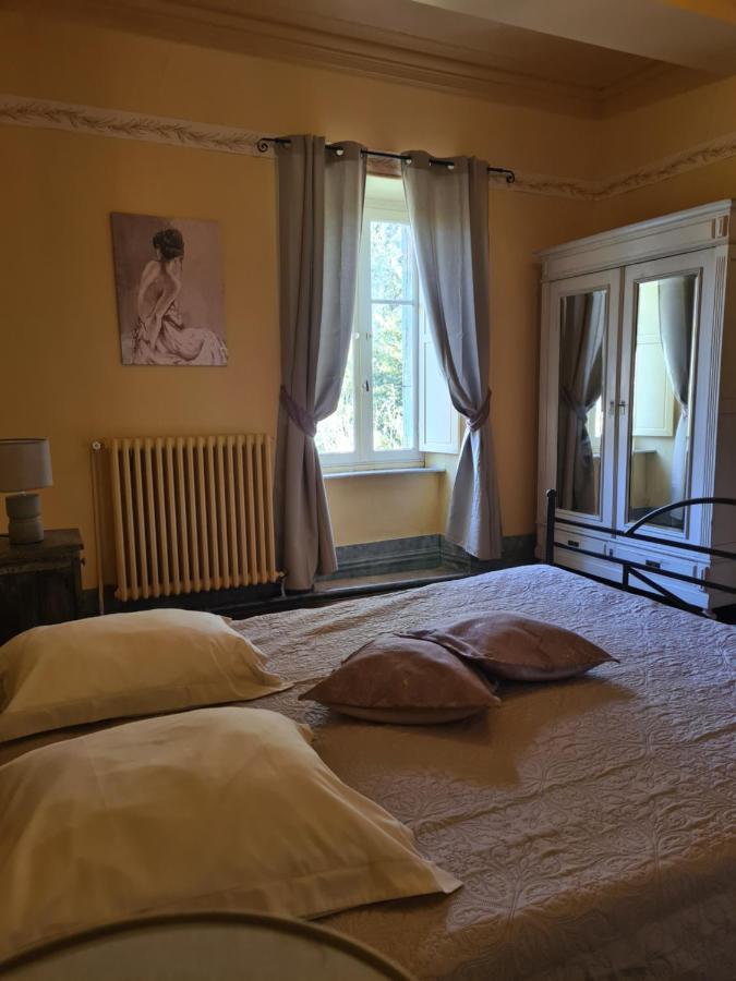 Chateau De Villeneuve - Montolieu Esterno foto